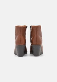 Anna Field Botines bajos - brown