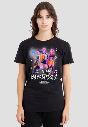 KPOP DEMON HUNTERS HUNTRIX ITS MY BIRTHDAY GROUP - Print T-shirt - black