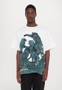 Just Cavalli PLACED FULL LEOPARD - Apdrukāts T-krekls - white