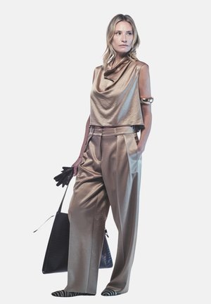 AVA SCOLLO DRAPPEGGIATO - Bluse - oro
