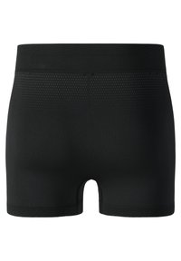 Shorts de boxe noirs avec une texture lisse, une large ceinture élastique et un subtil motif perforé à l'arrière pour la respirabilité.