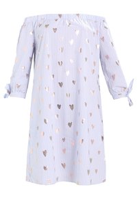 Olkapäälle ulottuva vaaleansininen mekko, jossa on pystysuoria valkoisia viivoja. Sisältää metallisia sydänkuvioita, kolmivartiset hihat, joissa on nauhat.