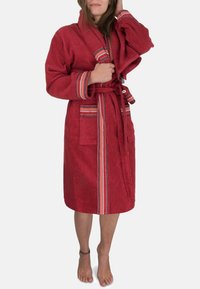 Roter Frottee-Bademantel mit buntem gemustertem Saum an Kragen und Taschen, ausgestattet mit einem Gürtelverschluss und zwei Vordertaschen.