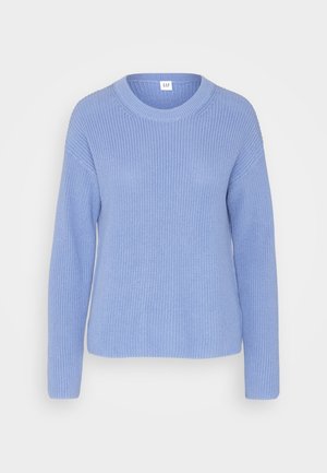 Ljusblå stickad tröja med rund halsringning, långa ärmar och ribbad struktur, visad mot en vit bakgrund.