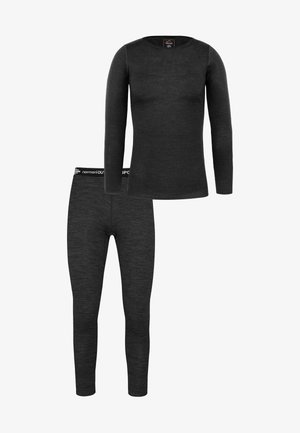 Black thermal long-sleeve top and fitted leggings, made of textured fabric, featuring a logo waistband. The set is designed for heat retention.