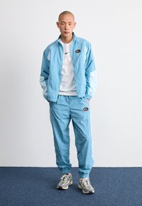 Nike Sportswear TEE - Apdrukāts T-krekls - white