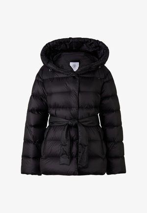 Doudoune noire avec capuche, présentant une taille ceinturée, un design matelassé et des poches zippées. Texture lisse avec une finition brillante.