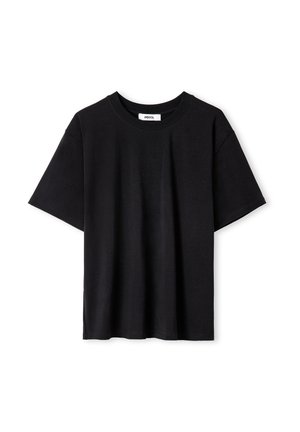 Schwarzes Kurzarm-T-Shirt aus weichem Stoff, mit Rundhalsausschnitt und lässiger Passform. Einfaches Design, ohne Muster oder Akzente.