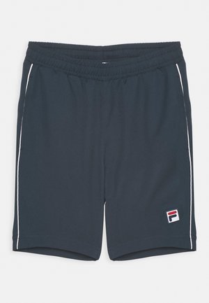 Marineblauwe sportshorts met een elastische tailleband, witte zijkanten en een logo-opdruk in rood, wit en blauw. Zachte textuur.