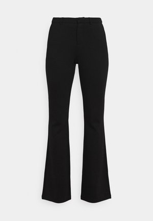 Swarte vide bukser laget av elastisk stoff. Har en tettsittende midje, flat frontdesign og subtile sømdetaljer. Jevn tekstur generelt.