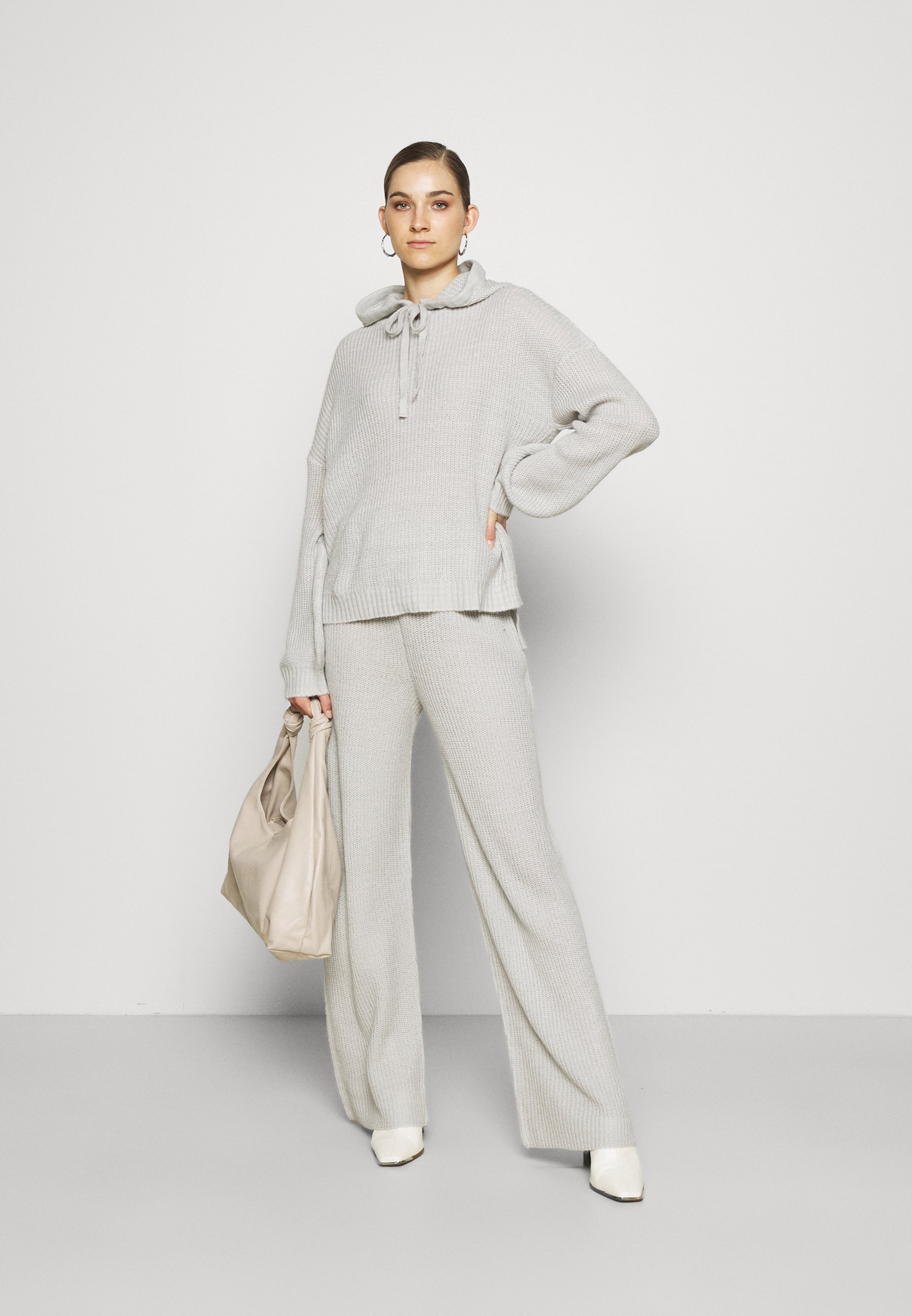 Missguided Tall PREMIUM BOYFRIEND WIDE LEG - Jogginghose - grey/hellgrau -  Zalando.de