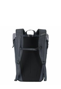 Sac à dos gris avec bretelles rembourrées, une poignée solide et un design élégant. Dispose d'un panneau noir lisse à l'arrière pour le soutien.