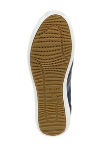 Suola di scarpa navy con un motivo in gomma testurizzata color beige, caratterizzata da fori di ventilazione e accenti laterali bianchi; presente il logo 'GEOX' inciso.
