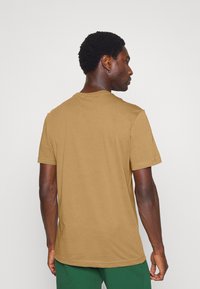 Lacoste T-shirt básica - leafy