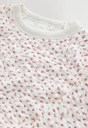 Leicht gesteppter Pullover mit einer cremefarbenen Basis und rosafarbenen Blumenmustern sowie einem gerippten Halsausschnitt. Weiche Textur mit erhabenen Musterdetails.