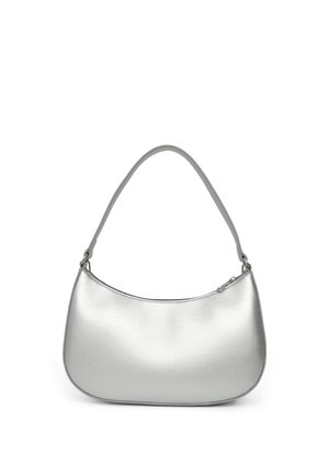 Borsa a tracolla in pelle argento con zip superiore curva e manico singolo su sfondo bianco.