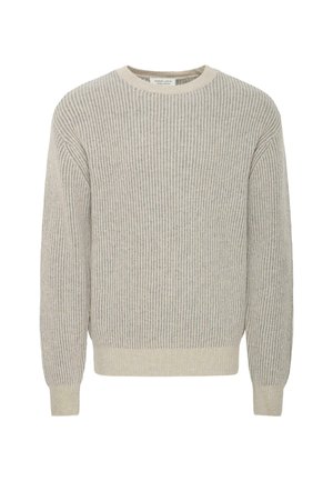 Világosszürke pulóver, függőleges bordázott textúrával, kerek nyakkal és hosszú ujjakkal. Puha kötött anyag, testhezálló mandzsettákkal és aljjal.