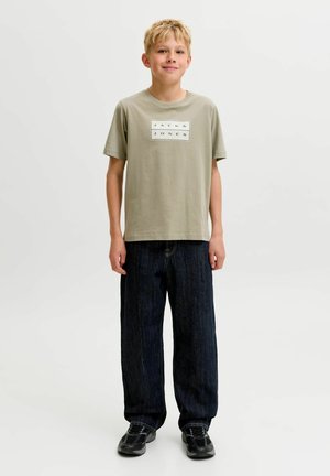 Jack & Jones Junior, JCOFUSION DOTS PRINT TEE SS CN SN JNR - Trükipildiga T-särk - vetiver
