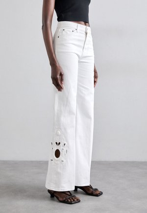 AMBER RICAMO FIANCHI - Wide Leg - white