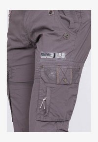 Non sélectionné, gris