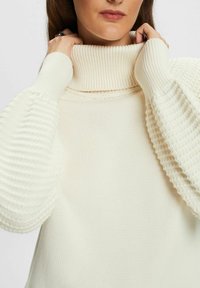 Esprit Stickad tröja - off-white