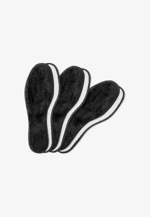 Must have musta, pehmea tekstiiliga sisetallad valgete servade ja saleda disainiga, virnastatud kohandatud sobivuse jaoks.