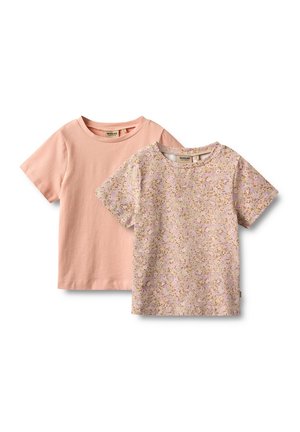 Deux t-shirts : l'un de couleur rose clair uni, l'autre avec un motif floral dans des tons de rose, jaune et brun sur un fond clair. Manches courtes et encolures rondes.