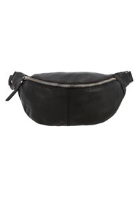 Czarna skórzana nerka z srebrnym zamkiem błyskawicznym i regulowanymi paskami na białym tle.