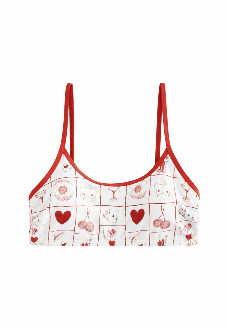 Piros és fehér mintás crop top, spagetti pántokkal, különböző illusztrációkkal díszített négyzetekkel, beleértve szíveket, cseresznyéket és koktélokat.