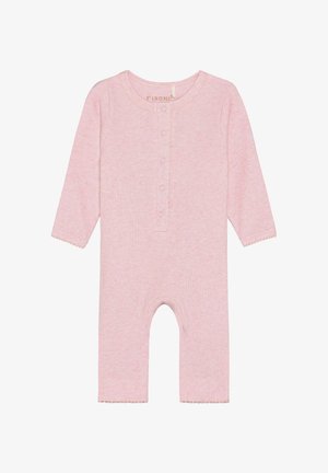 Lyserød ribstrikket babyheldragt med lange ærmer, trykknapper foran og bølgede kanter ved manchetterne og kanten. Uden fødder.