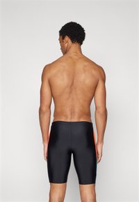 Speedo MENS DIVE JAMMER - Peldbikses - black/siren red/picton blue