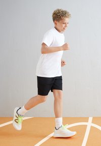 New Balance FUELCELL REBEL UNISEX - Zapatillas running asfalto - white