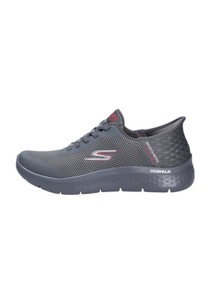 Γκρι αθλητικό παπούτσι Skechers Go Walk από δίχτυ με κορδόνια εμπρός και υφασμένο πέλμα, λογότυπο στο πλάι και επενδυμένο περιμετρικό μέρος φτέρνας.