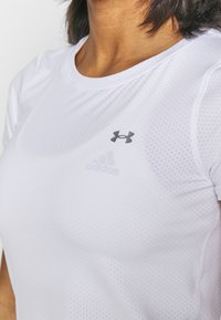 Under Armour HEATGEAR ARMOUR - Spordi T-särk - white/metallic silver