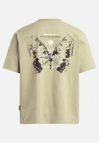 ABRAHAM BOXY FIT - T-shirt con stampa - Oil Green