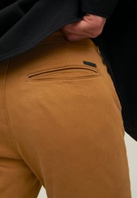 Jack & Jones JPSTMARCO NOOS - Chino - braun
