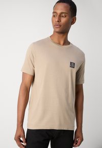 Marc O'Polo PRINT FLATLOCK DETAILS, STRAIGHT HEM - T-shirt basique - charleston gray