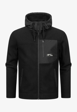 Svart huva jacka i fleece, med en dragkedjeförsedd bröstficka, sidofickor och justerbar dragsko i huvan. Texturerad finish.