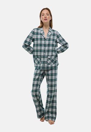 Ensemble de pyjama à carreaux verts et blancs comprenant un haut à boutons avec deux poches avant et un pantalon ample assorti, fabriqué dans un tissu doux et lisse.