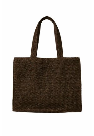 Ciemnobrązowa pleciona torba typu tote z dwoma paskami na ramię i prostokątnym korpusem na białym tle.