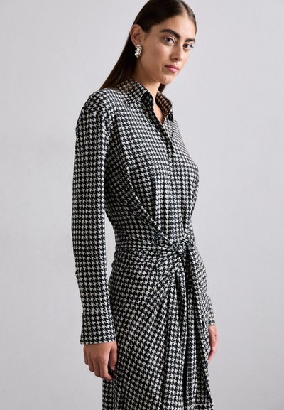 Norma Kamali FOUR SLEEVE SHIRT LONG DRESS - Skjortekjole - black/white