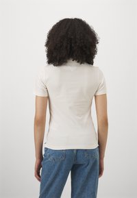 Tommy Hilfiger SLIM SCRIPT GRAPHIC  - Poloskjorter - ancient white