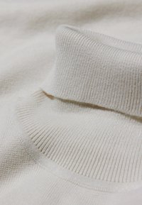 Lindbergh ROLL NECK - Strickpullover - pale sand