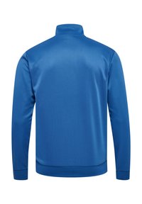 Blå zip-up jacka med hög krage, tillverkad av ett slätt tyg, med långa ärmar och en figursydd nederkant. Inga synliga mönster eller hårdvara.