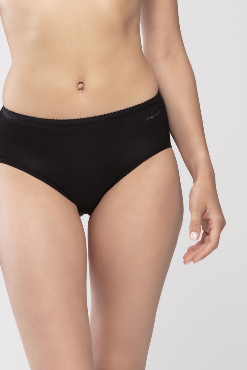 Slip alto in cotone nero con pizzo in vita, caratterizzato da una texture liscia e un design semplice.