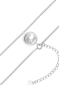 Sudraba rokassprādze ar viļņu formas piekariņu, kas piedāvā ķēdes posmu dizainu ar omā adatas slēdzeni un pielāgojamu garuma paildzinājumu.