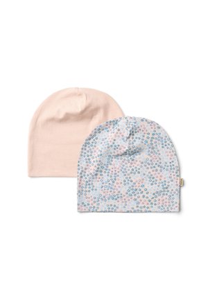To myke stoff-beanies, en ensfarget blek rosa, den andre blek rosa med et blått og lavendelfarget blomstermønster.