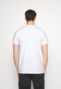 Ellesse CELLA  - Nyomott mintás póló - white