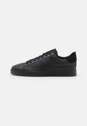 Sneakers - black