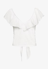 Top corto bianco a maniche corte con scollatura a V profonda e colletto arricciato, realizzato in tessuto leggero, con un laccio sul retro. Presenta dettagli tessurizzati.